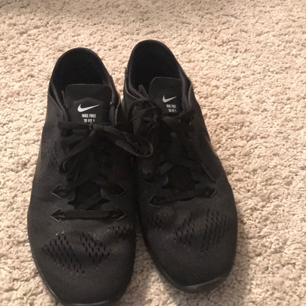 Nike free tennis shoes